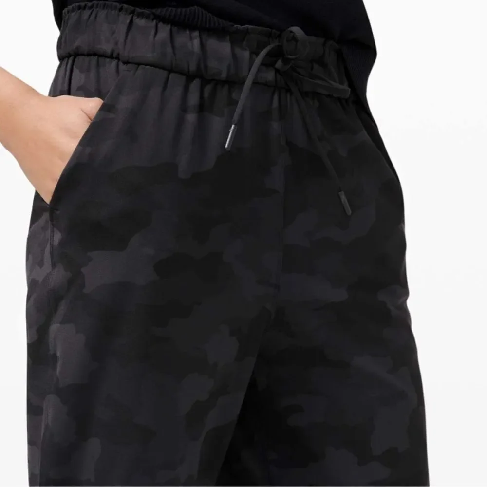 LULULEMON Stretch High-Rise Jogger Full Length Black 365 Camo Deep Coal Multi 2